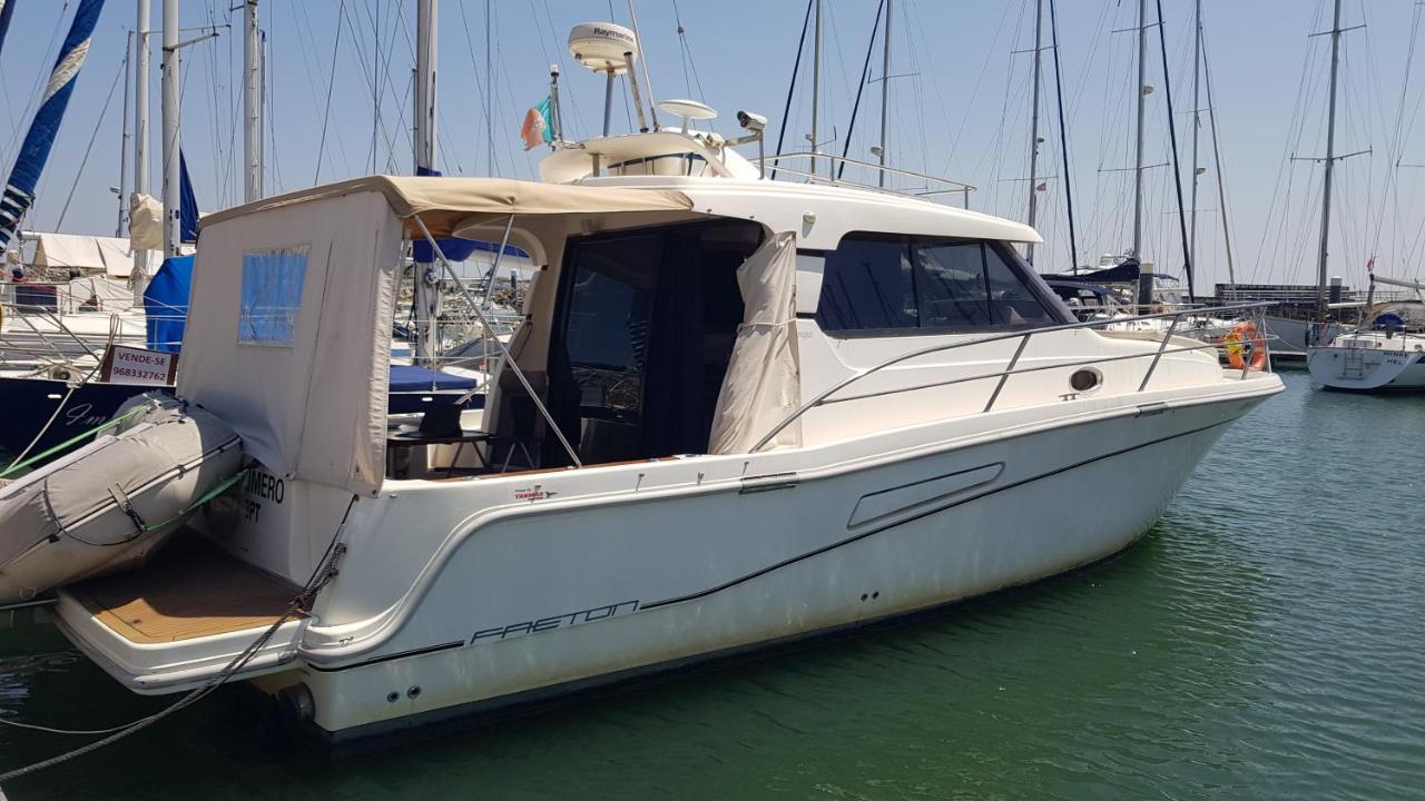 Private yacht all confort: we love our guests Lissabon Exterior foto