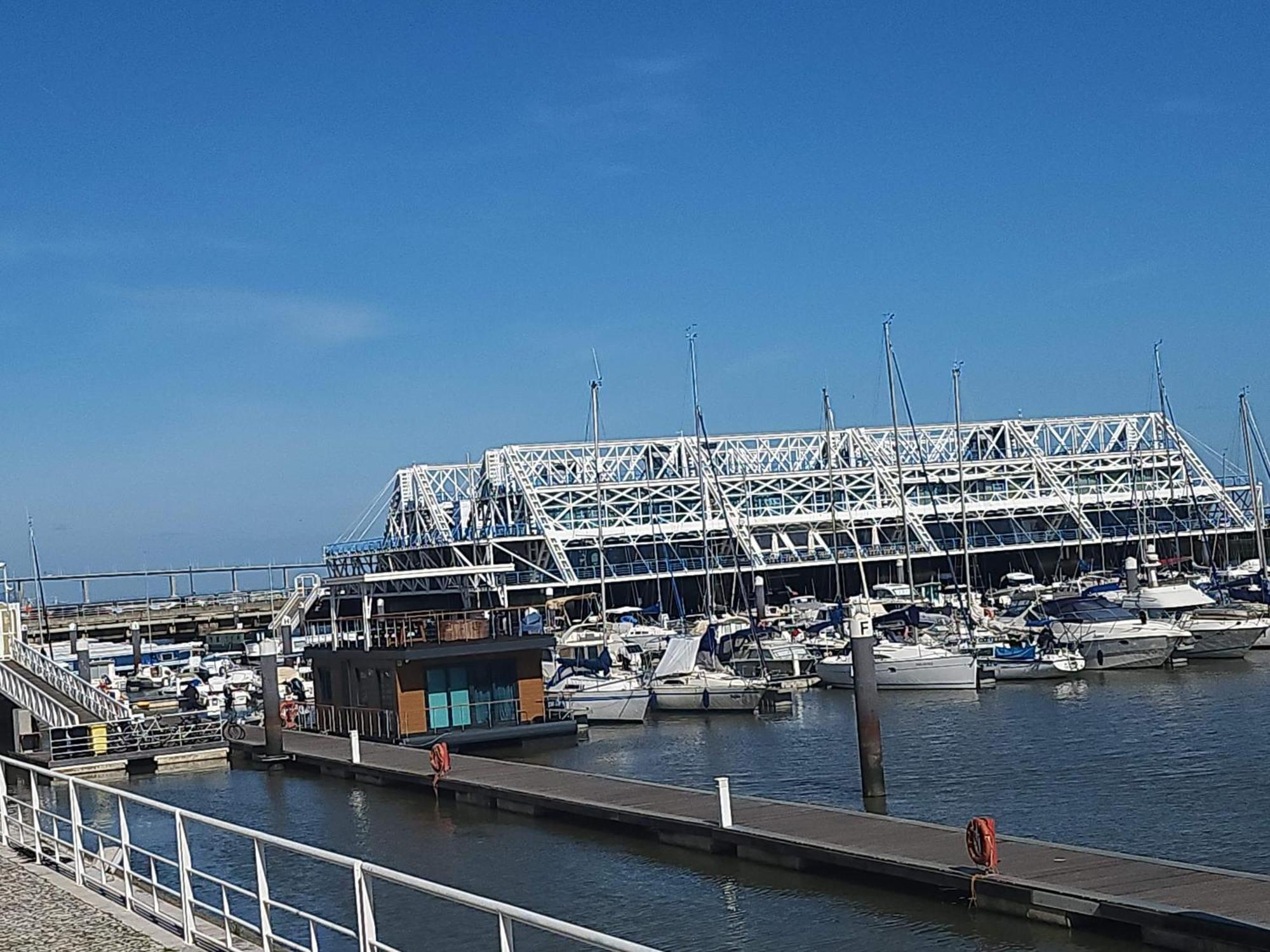 Private yacht all confort: we love our guests Lissabon Exterior foto
